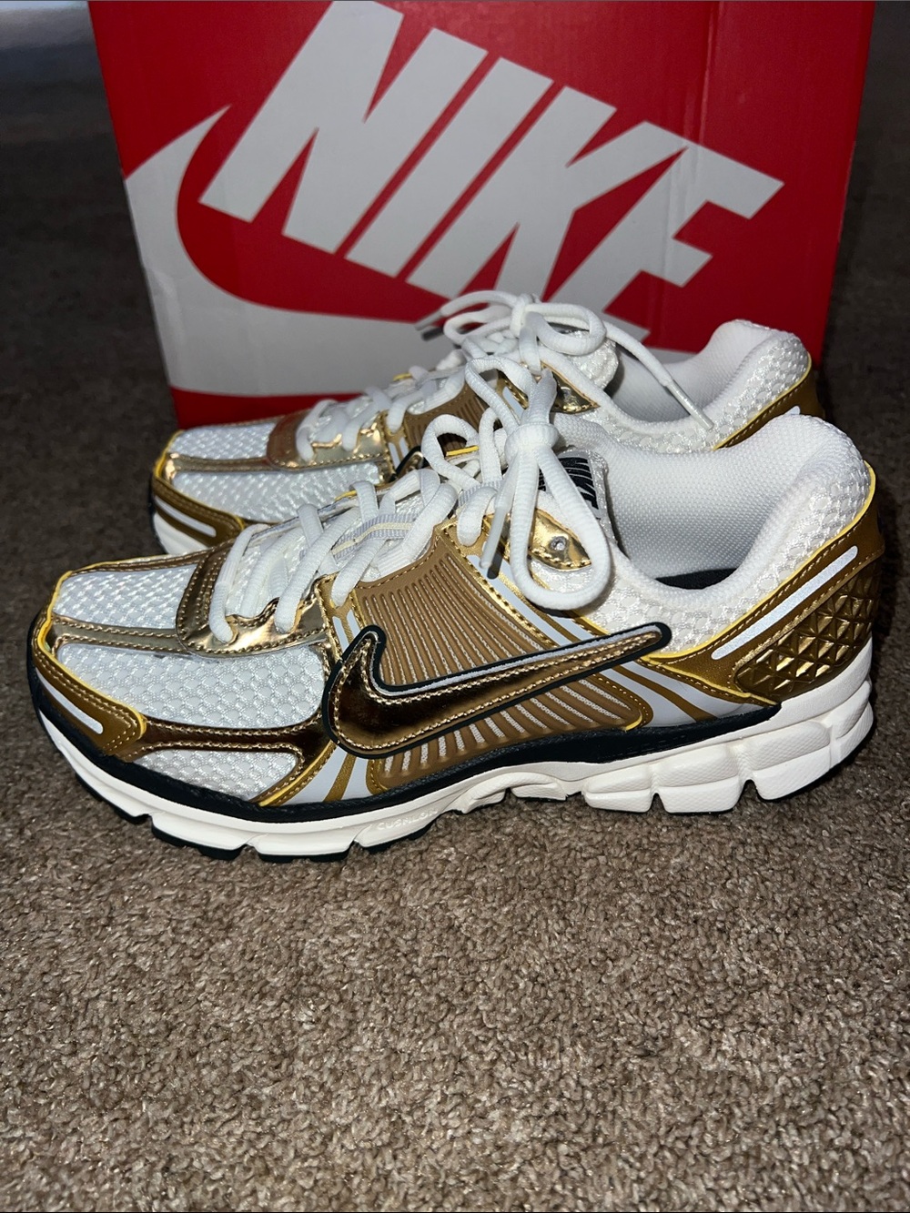 Nike Zoom Vomero 5 White & Gold Athletic Sneakers - Picture 3 of 7